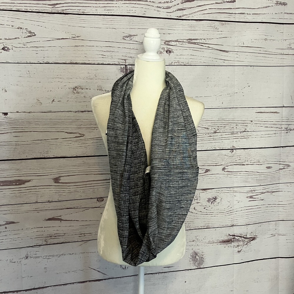 Lululemon Vinyasa Scarf Heathered Gray Rulu Snap Infinity Wrap Convertible